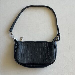 Chic Black Crocodile-Embossed Shoulder Bag